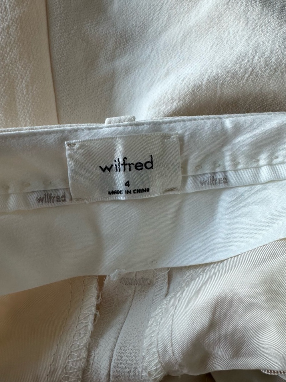 Wilfred High Waist Pleated Linen-Blend Shorts in Off-White - Picture 4 of 8